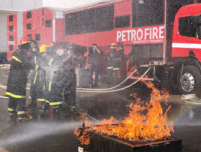 Treinamentos-Corporativos-Presenciais-com-Caminhão-de-Simulação-Real